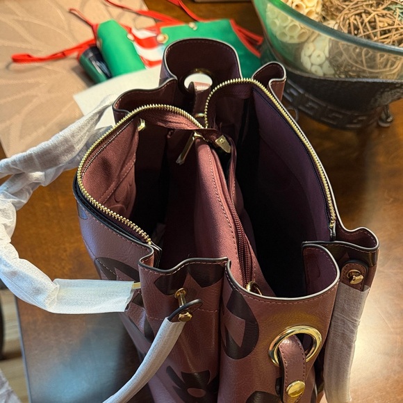 Elegant Plum Tote Bag with Black Accents - Picture 14 of 16